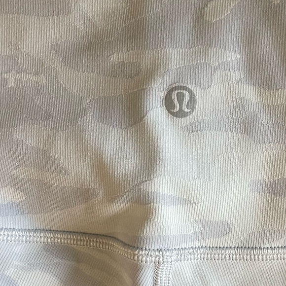 Lululemon shorts - Picture 5 of 6